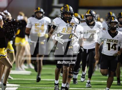 Thumbnail 1 in Malakoff @ Pottsboro (UIL 3A D1 Area Football Playoff) photogallery.