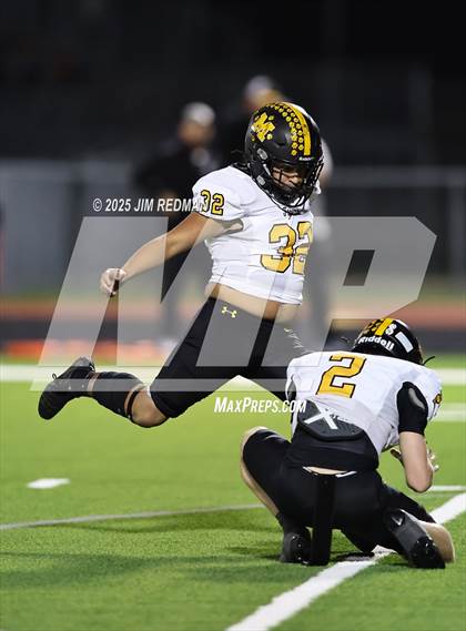 Thumbnail 3 in Malakoff @ Pottsboro (UIL 3A D1 Area Football Playoff) photogallery.