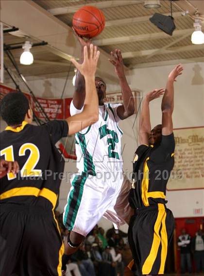 Thumbnail 1 in Bishop Montgomery vs. Inglewood (CIF SS Semifinals) photogallery.