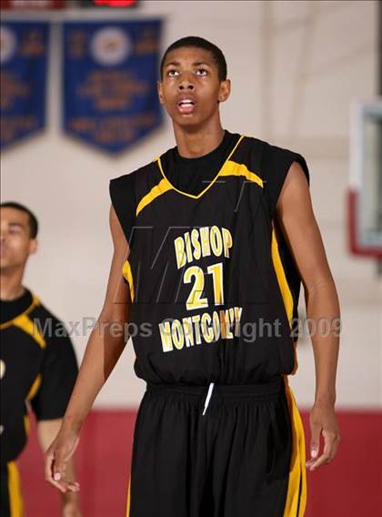 Thumbnail 3 in Bishop Montgomery vs. Inglewood (CIF SS Semifinals) photogallery.