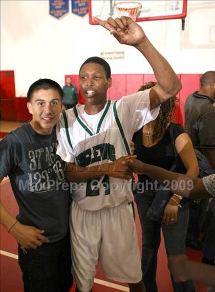 Thumbnail 2 in Bishop Montgomery vs. Inglewood (CIF SS Semifinals) photogallery.