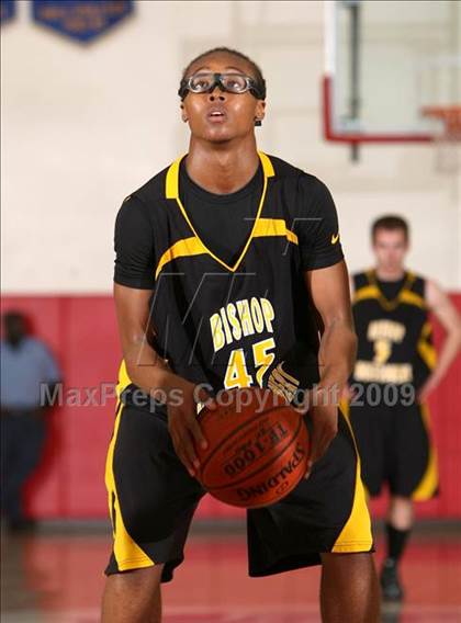 Thumbnail 1 in Bishop Montgomery vs. Inglewood (CIF SS Semifinals) photogallery.