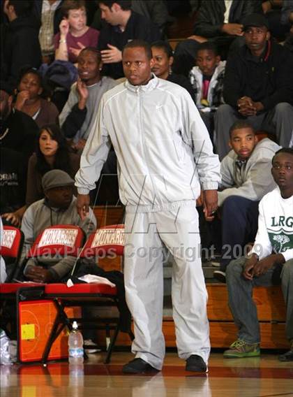 Thumbnail 2 in Bishop Montgomery vs. Inglewood (CIF SS Semifinals) photogallery.