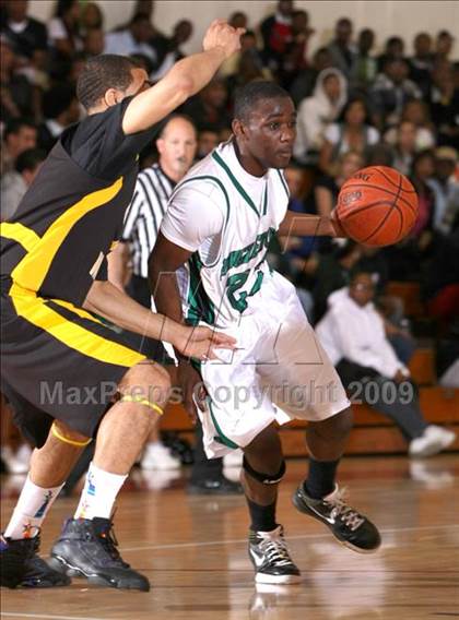 Thumbnail 2 in Bishop Montgomery vs. Inglewood (CIF SS Semifinals) photogallery.