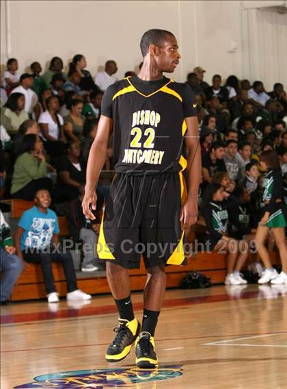 Thumbnail 3 in Bishop Montgomery vs. Inglewood (CIF SS Semifinals) photogallery.