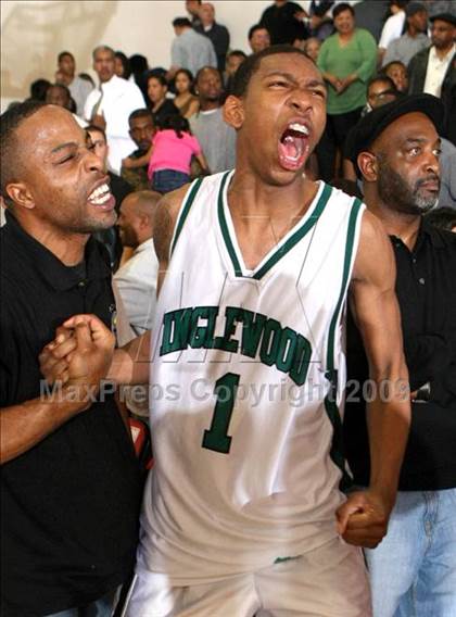 Thumbnail 2 in Bishop Montgomery vs. Inglewood (CIF SS Semifinals) photogallery.