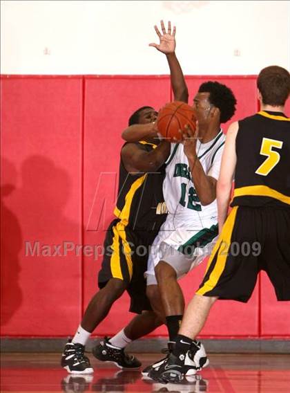Thumbnail 3 in Bishop Montgomery vs. Inglewood (CIF SS Semifinals) photogallery.