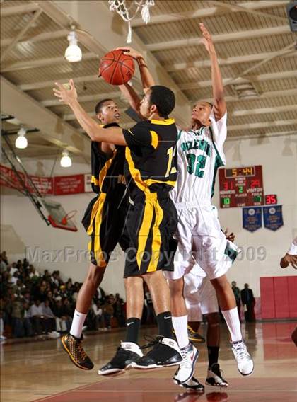 Thumbnail 1 in Bishop Montgomery vs. Inglewood (CIF SS Semifinals) photogallery.