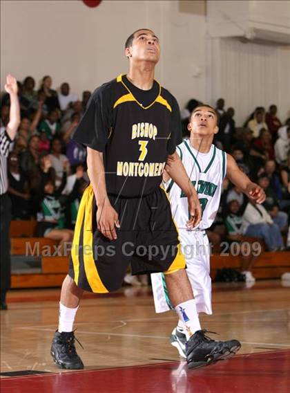 Thumbnail 3 in Bishop Montgomery vs. Inglewood (CIF SS Semifinals) photogallery.