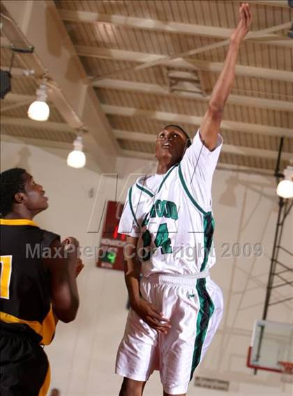 Thumbnail 2 in Bishop Montgomery vs. Inglewood (CIF SS Semifinals) photogallery.