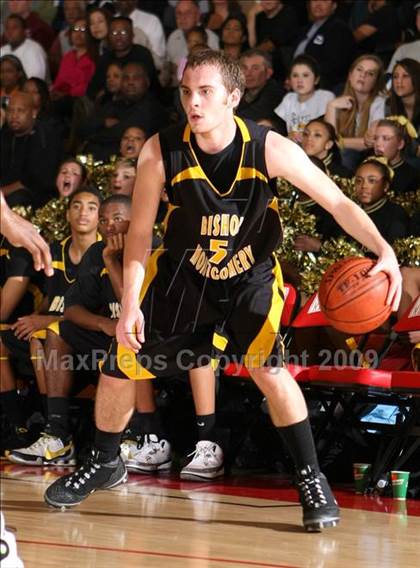 Thumbnail 3 in Bishop Montgomery vs. Inglewood (CIF SS Semifinals) photogallery.