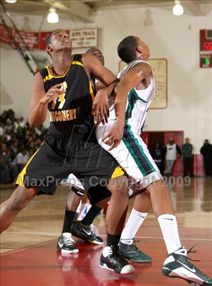 Thumbnail 2 in Bishop Montgomery vs. Inglewood (CIF SS Semifinals) photogallery.