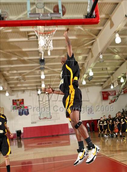 Thumbnail 1 in Bishop Montgomery vs. Inglewood (CIF SS Semifinals) photogallery.