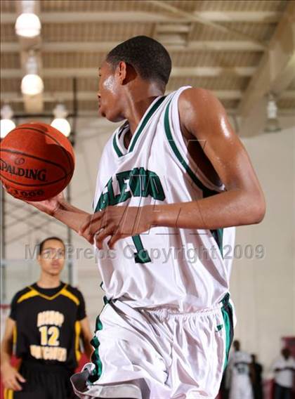 Thumbnail 2 in Bishop Montgomery vs. Inglewood (CIF SS Semifinals) photogallery.