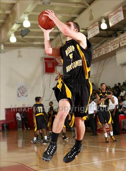Thumbnail 2 in Bishop Montgomery vs. Inglewood (CIF SS Semifinals) photogallery.