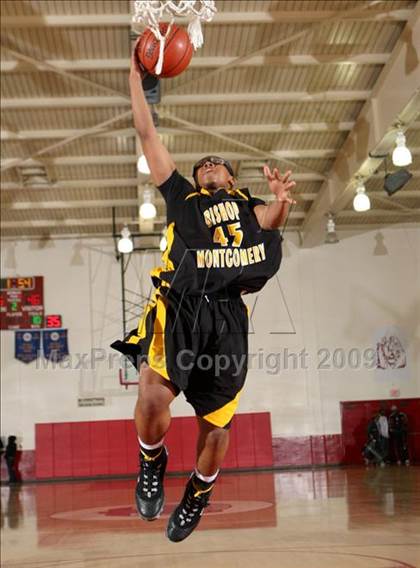 Thumbnail 3 in Bishop Montgomery vs. Inglewood (CIF SS Semifinals) photogallery.