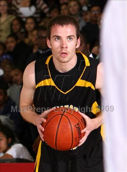 Thumbnail 2 in Bishop Montgomery vs. Inglewood (CIF SS Semifinals) photogallery.
