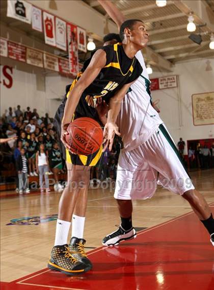 Thumbnail 2 in Bishop Montgomery vs. Inglewood (CIF SS Semifinals) photogallery.