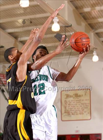 Thumbnail 1 in Bishop Montgomery vs. Inglewood (CIF SS Semifinals) photogallery.