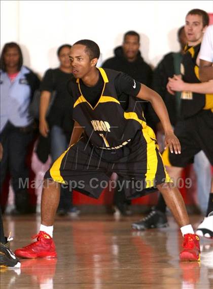 Thumbnail 1 in Bishop Montgomery vs. Inglewood (CIF SS Semifinals) photogallery.