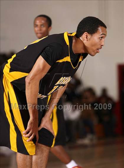 Thumbnail 1 in Bishop Montgomery vs. Inglewood (CIF SS Semifinals) photogallery.