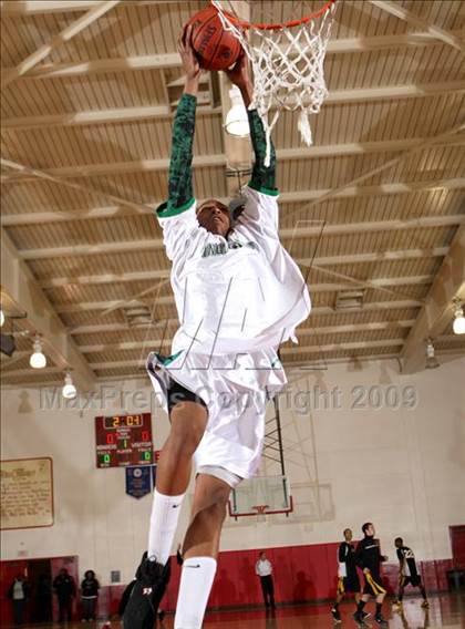 Thumbnail 3 in Bishop Montgomery vs. Inglewood (CIF SS Semifinals) photogallery.