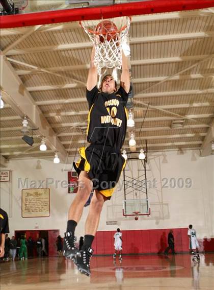 Thumbnail 2 in Bishop Montgomery vs. Inglewood (CIF SS Semifinals) photogallery.