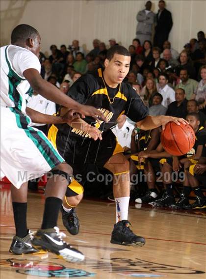 Thumbnail 2 in Bishop Montgomery vs. Inglewood (CIF SS Semifinals) photogallery.