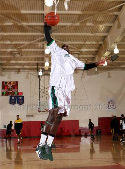 Thumbnail 1 in Bishop Montgomery vs. Inglewood (CIF SS Semifinals) photogallery.