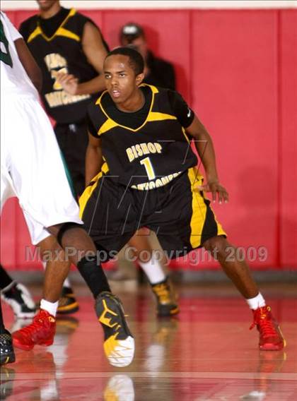 Thumbnail 1 in Bishop Montgomery vs. Inglewood (CIF SS Semifinals) photogallery.