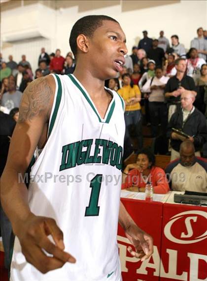 Thumbnail 1 in Bishop Montgomery vs. Inglewood (CIF SS Semifinals) photogallery.