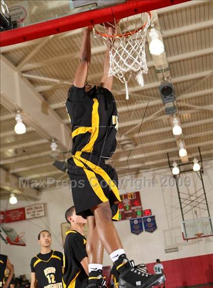 Thumbnail 3 in Bishop Montgomery vs. Inglewood (CIF SS Semifinals) photogallery.