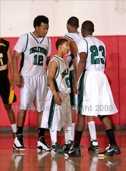 Thumbnail 2 in Bishop Montgomery vs. Inglewood (CIF SS Semifinals) photogallery.