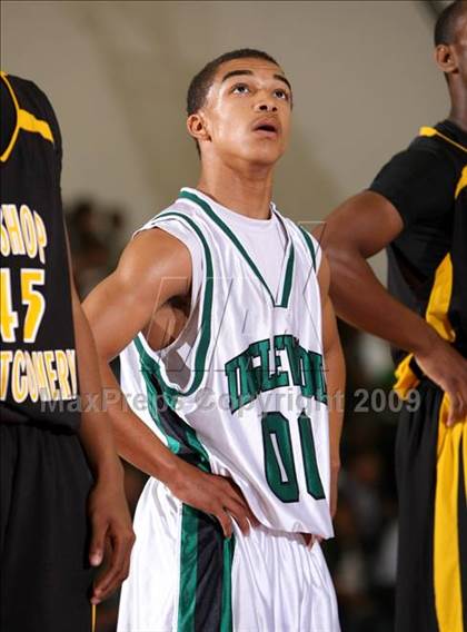 Thumbnail 3 in Bishop Montgomery vs. Inglewood (CIF SS Semifinals) photogallery.