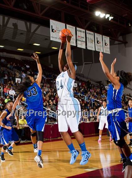 Thumbnail 2 in Alief Elsik vs. Clear Springs (UIL 5A Region 3 Semifinal) photogallery.