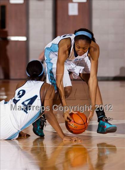 Thumbnail 3 in Alief Elsik vs. Clear Springs (UIL 5A Region 3 Semifinal) photogallery.