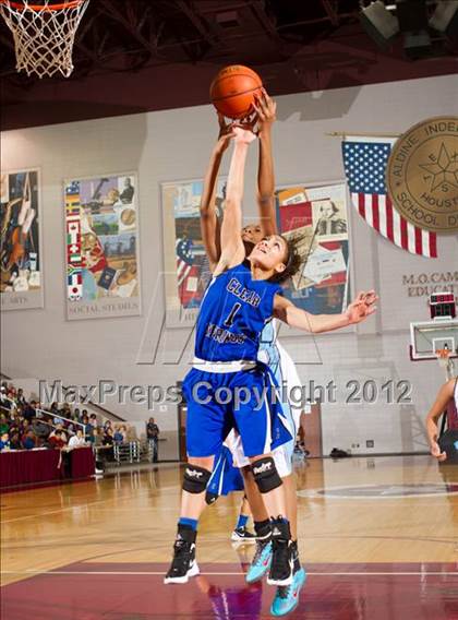 Thumbnail 3 in Alief Elsik vs. Clear Springs (UIL 5A Region 3 Semifinal) photogallery.