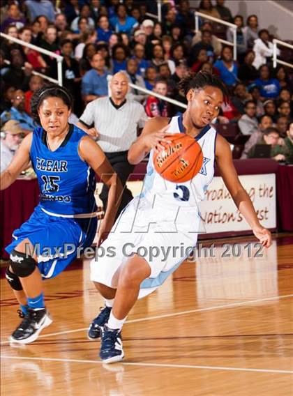 Thumbnail 3 in Alief Elsik vs. Clear Springs (UIL 5A Region 3 Semifinal) photogallery.