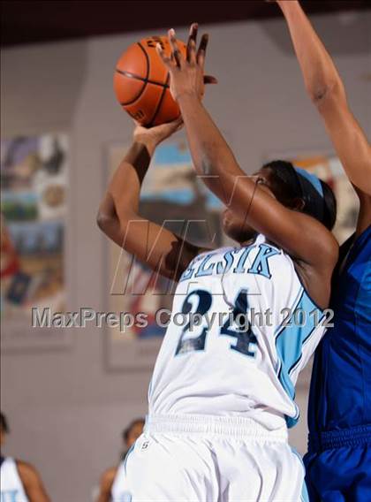 Thumbnail 3 in Alief Elsik vs. Clear Springs (UIL 5A Region 3 Semifinal) photogallery.