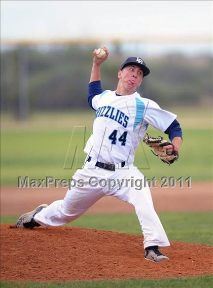 Thumbnail 3 in Kaiser @ Los Osos photogallery.