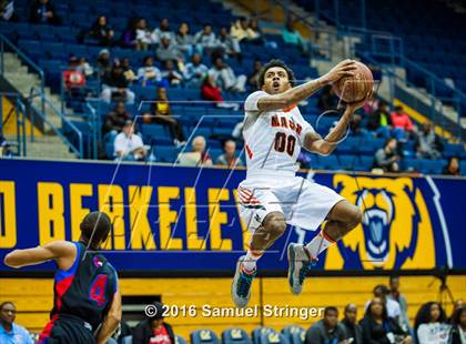 Thumbnail 2 in McClymonds vs. Curie (Oakland Legends Classic) photogallery.