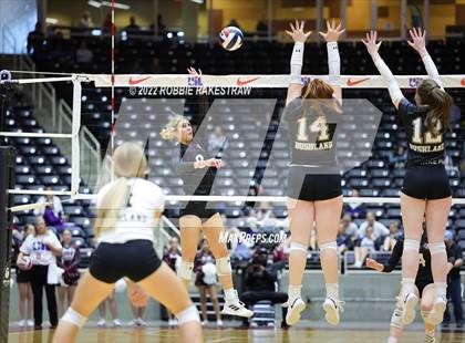 Thumbnail 1 in Bushland vs. East Bernard (UIL 3A Semifinal) photogallery.