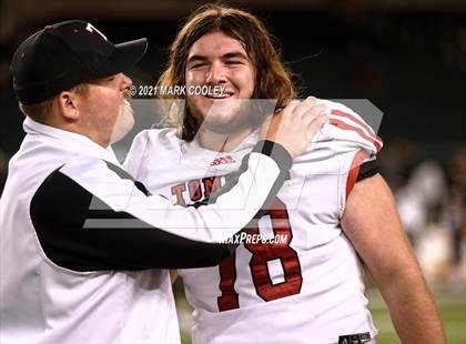 Thumbnail 2 in Guyer vs. Tomball (UIL 6A DII Semifinal) photogallery.