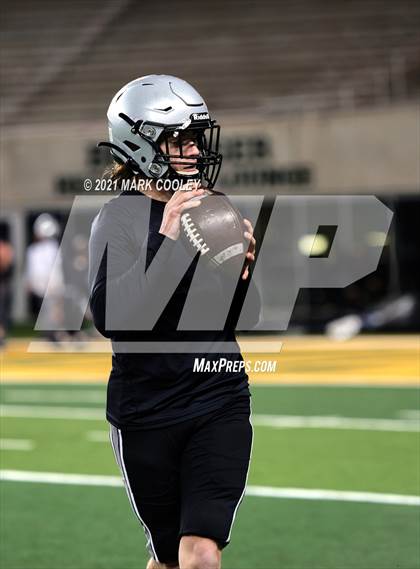 Thumbnail 2 in Guyer vs. Tomball (UIL 6A DII Semifinal) photogallery.