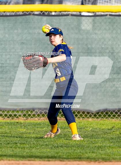 Thumbnail 3 in Big Valley Christian vs. Tracy photogallery.