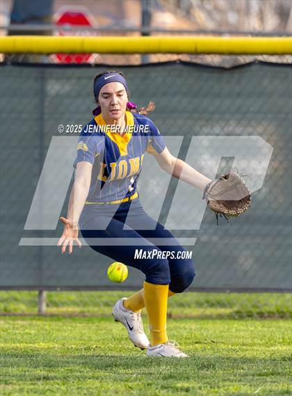 Thumbnail 3 in Big Valley Christian vs. Tracy photogallery.