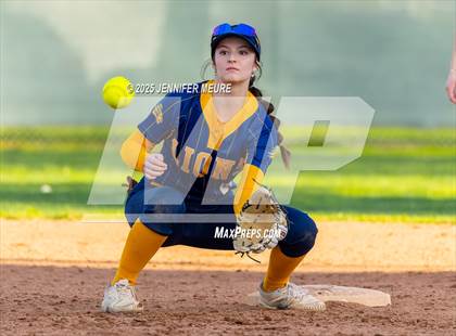 Thumbnail 3 in Big Valley Christian vs. Tracy photogallery.
