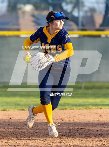 Thumbnail 3 in Big Valley Christian vs. Tracy photogallery.