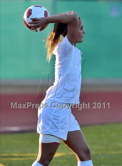 Thumbnail 3 in Coronado vs. La Jolla (CIF SoCal D2 Regional Final) photogallery.