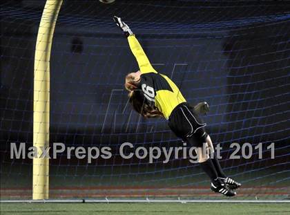 Thumbnail 2 in Coronado vs. La Jolla (CIF SoCal D2 Regional Final) photogallery.